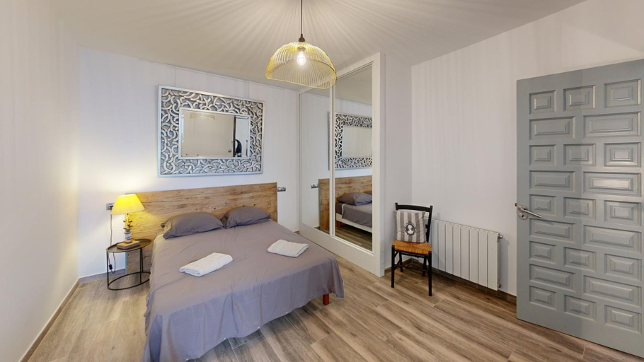 Room 4, Joan Margarit 24 With 4 Bedrooms and 3 Bathrooms, Girona