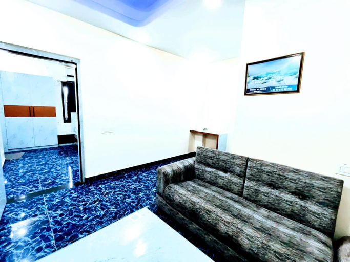 Others 3, Hotel Glacier, Araria