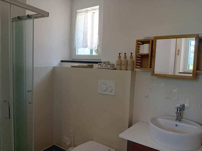 Bathroom 3, LA TANA DELLA VOLPETTA - Bed & Breakfast, Savona