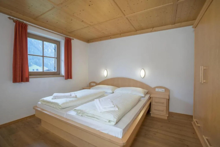 Room 3, Restful Chalet in Wald-Königsleiten near Ski Bus, Zell am See