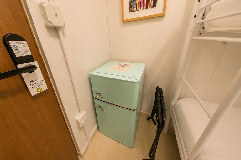 Bathroom 4, Room 4: Compact Bunk Room in Arts District