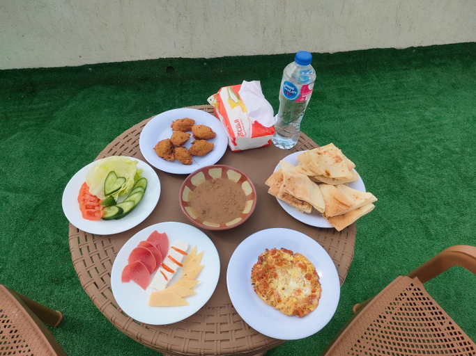 Food & Drinks 5, sphinx pyramids view, Al-Ahram