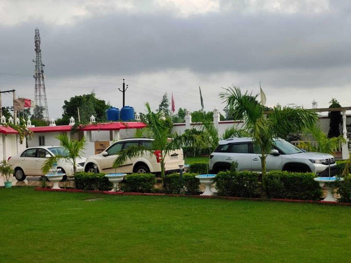 Property grounds, The Vrindavan Resorts & Banquet, Lucknow