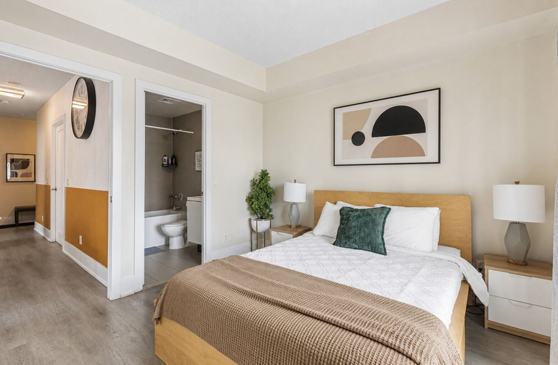 Room 1, The Colin Suites - Downtown Toronto, Toronto