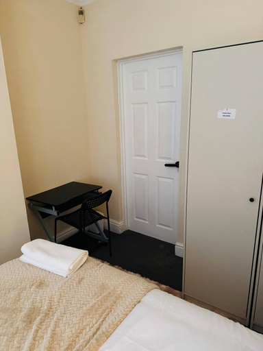 4, Contractors and Tourists friendly in Salford, Salford