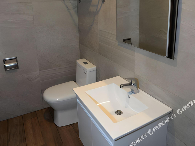 Bathroom 4, Yingshan Hotel, Chiayi County