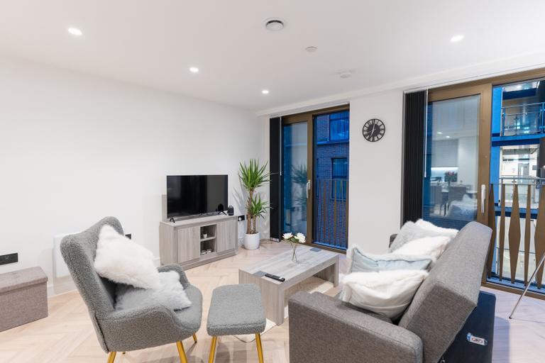 Living area 5, 1-Bed Flat 7 Min to Piccadilly Station, Manchester