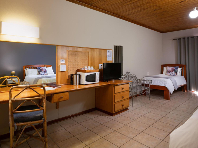 Bedroom, Merino Inn Hotel, Pixley ka Seme