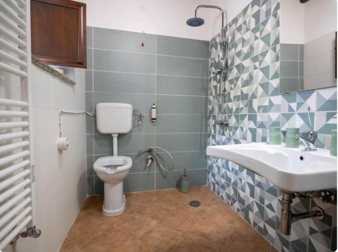 Bathroom 3, Giardino Siniscalchi, Salerno