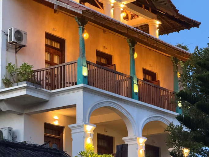 Exterior & Views