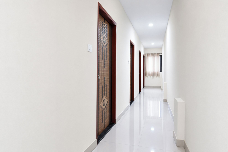 Lobby 4, Via Nutan Lodging, Pune