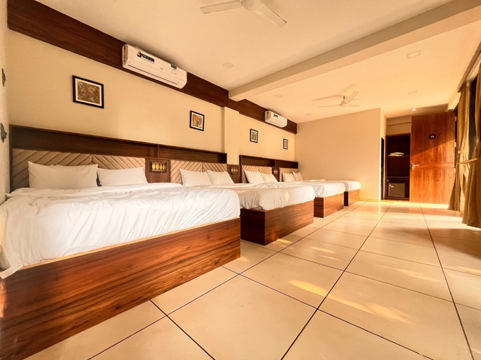 Room 2, Unwind Karjat, Raigarh