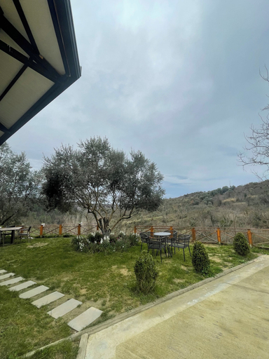 Outdoor dining 2, Bujtina Topi, Krujës