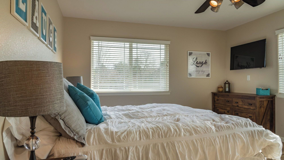 Room 2, Hidden Hills Olives and Oaks by Avantstay Olive Orchard + Pool Central Coast, San Luis Obispo