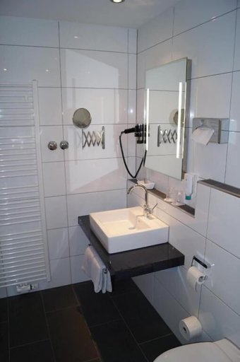 Bathroom 2, St. Martiner Castell, Südliche Weinstraße