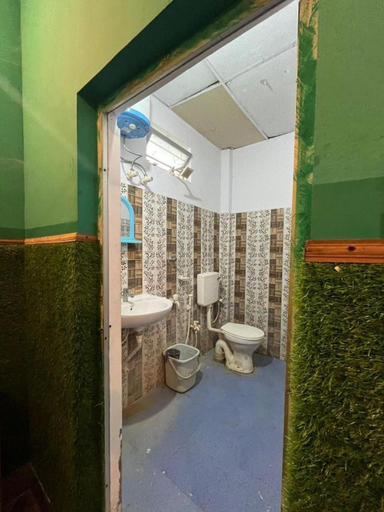 Bathroom 5, Resort Green Earth, Purba Medinipur