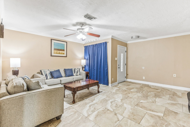 Living area 4, Eddy, Houston