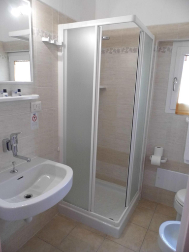 Bathroom 4, Hotel Residence Le Nereidi, Olbia-Tempio