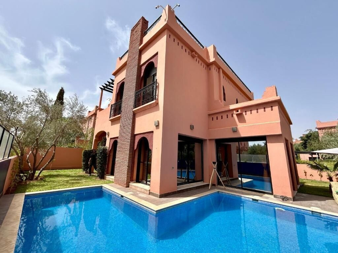 Pool 5, Luxury Villa with Pool & Gated Security, Marrakech