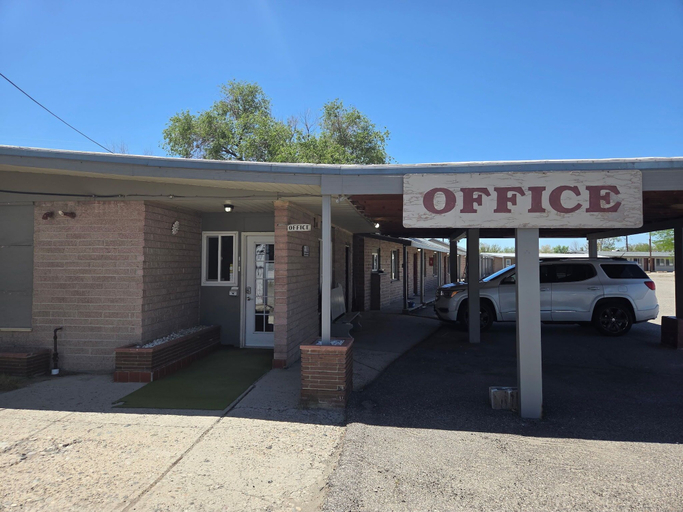 Exterior 5, Desert Inn and RV, Fremont