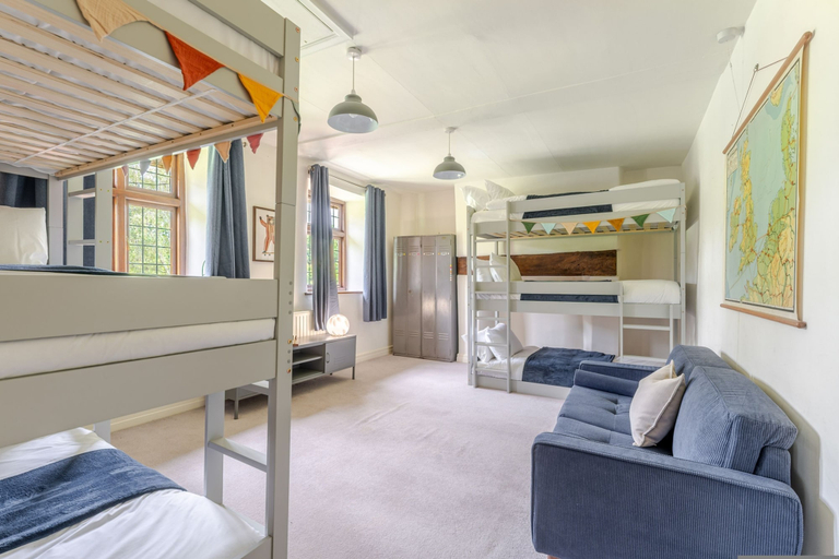 Room 5, 1641 Historic Farmhouse Sleeps 16 Bath Bristol, Bath and North East Somerset