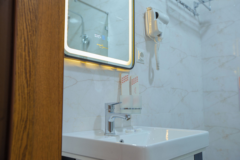 Bathroom 3, Shergiron Plaza, Buxoro
