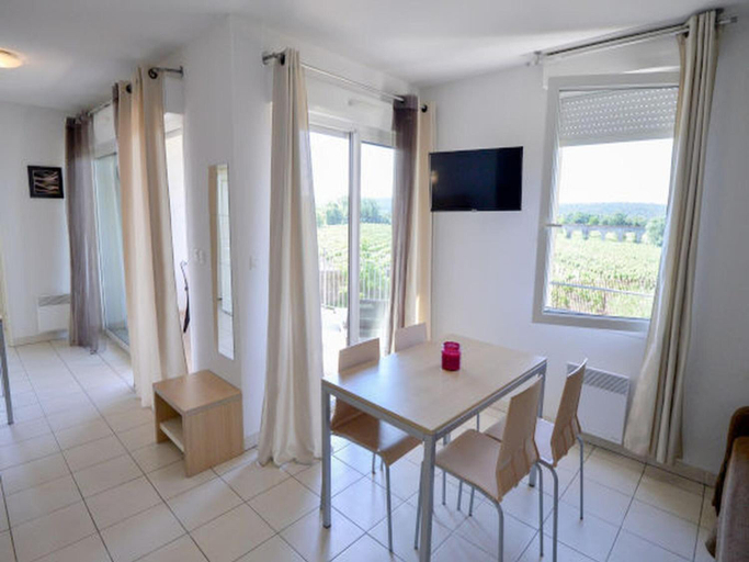 Facilities 4, Apartment in Azille near Lac de Jouarres, Aude