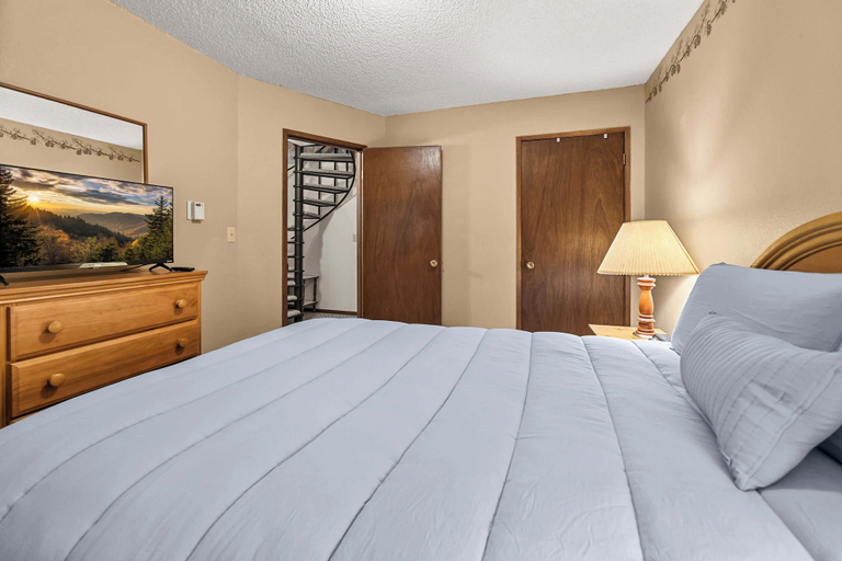 Room 2, Limber Pine Townhome and 2bdr Stay, Flathead
