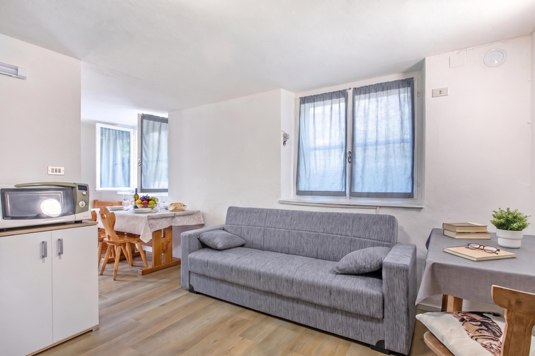 Living area 2, Falesia Vertical Rock View, Trento