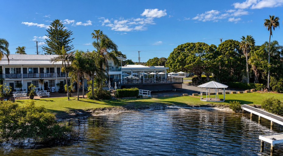 Exterior & Views 2, Squid Ink Motel, Lake Macquarie - East