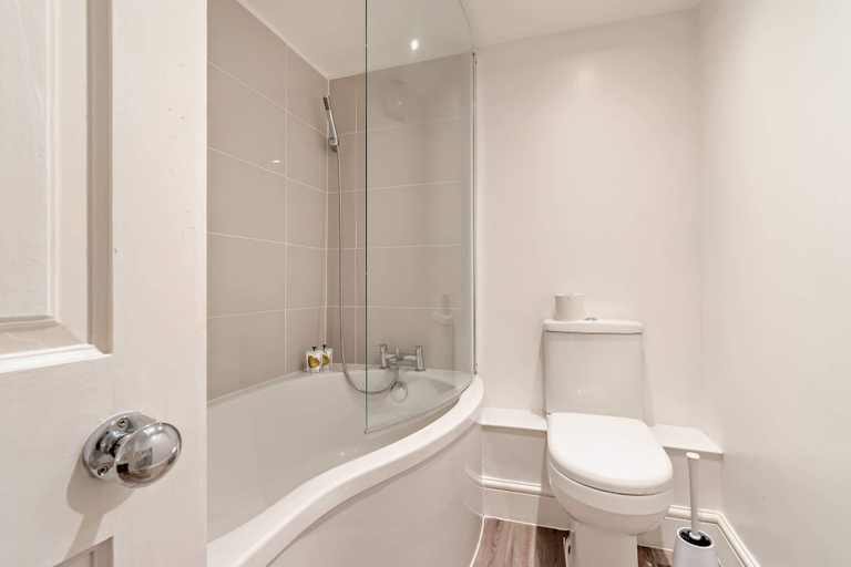 Room 4, Host Stay - 37 Regency Square, Brighton and Hove