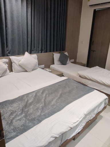 Bedroom 3, Hotel New Empire, Ahmadabad