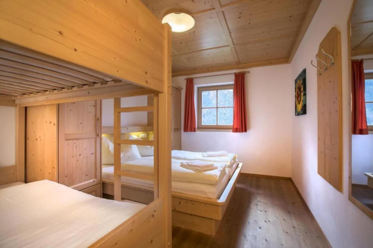 Room 5, Restful Chalet in Wald-Königsleiten near Ski Bus, Zell am See