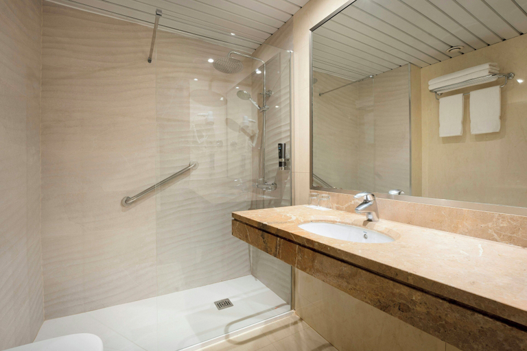 Bathroom 4, Leonardo Hotel Barcelona Gran Via, Barcelona