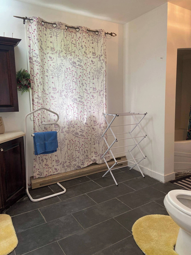 Bathroom 5, Tranquil Chalet Retreat in Lac-aux-sables, Quebec, Mékinac