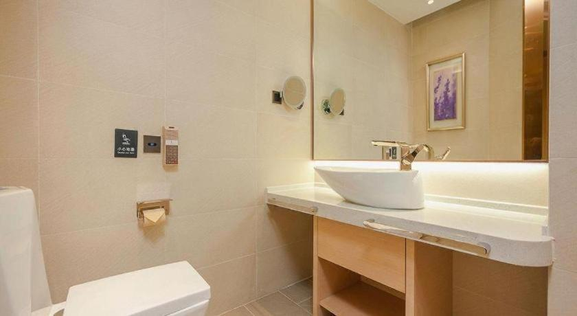 Bathroom 4, Lavande Hotel Beijing Yizhuang Economic Development Zone, Beijing