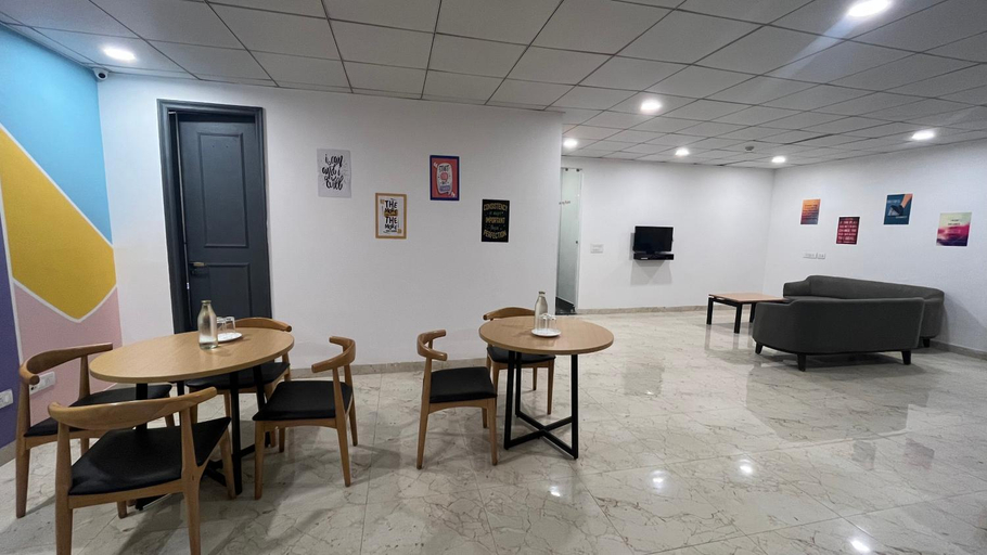 Food & Drinks 2, Saltstayz Express - Golf Course Road & DLF Phase-1, Gurgaon