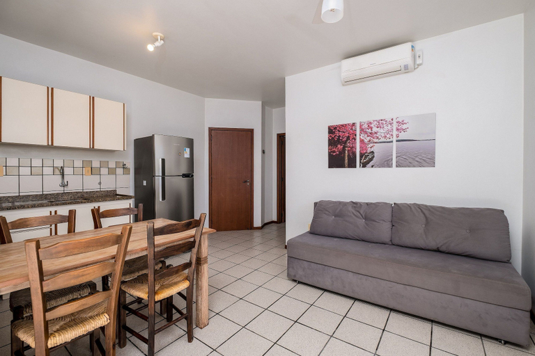 Living area 4, Charming Apt 270m From the Beach Stcy102, Florianopolis