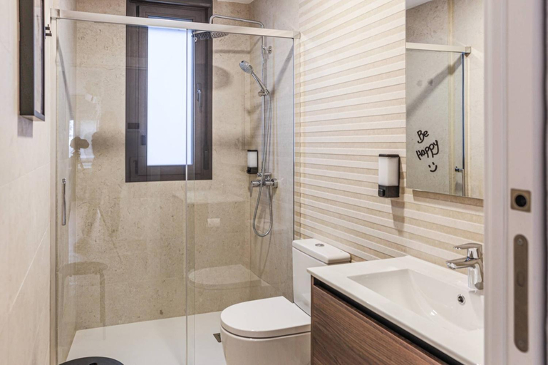 Bathroom, Royar Apartamentos, Jaén