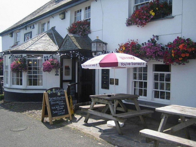 Others 4, Edgcumbe Arms, Cornwall