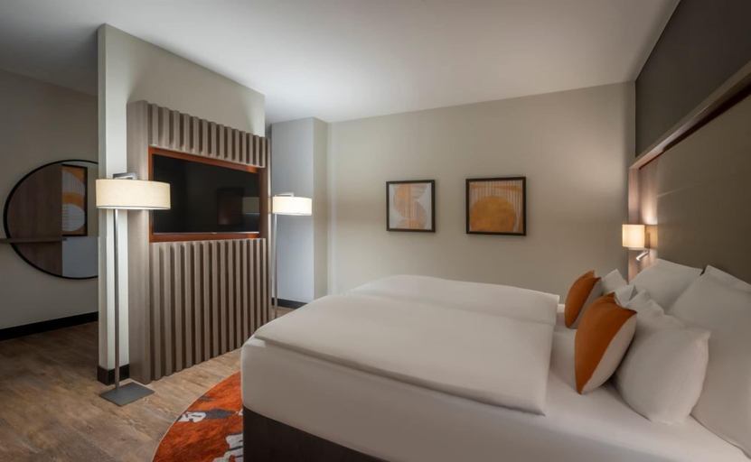 Bedroom 2, Clayton Hotel Berlin, Tiergarten, Berlin