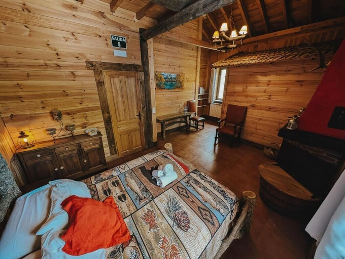 Room 2, Posada de Cercedilla, Madrid