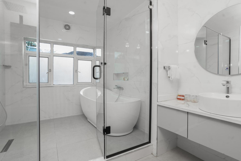 Shower 3, Amber Residence GRA Ikeja, Kosofe