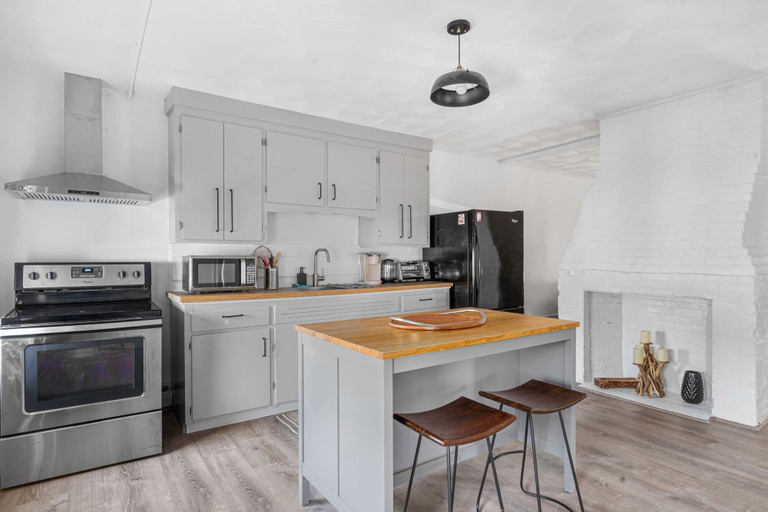 Room 4, Coastal 1BR Escape Spa Walkable Waterfront