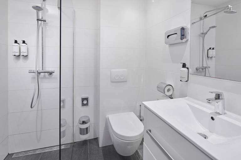 Bathroom 5, Hotel Sutor, Breda
