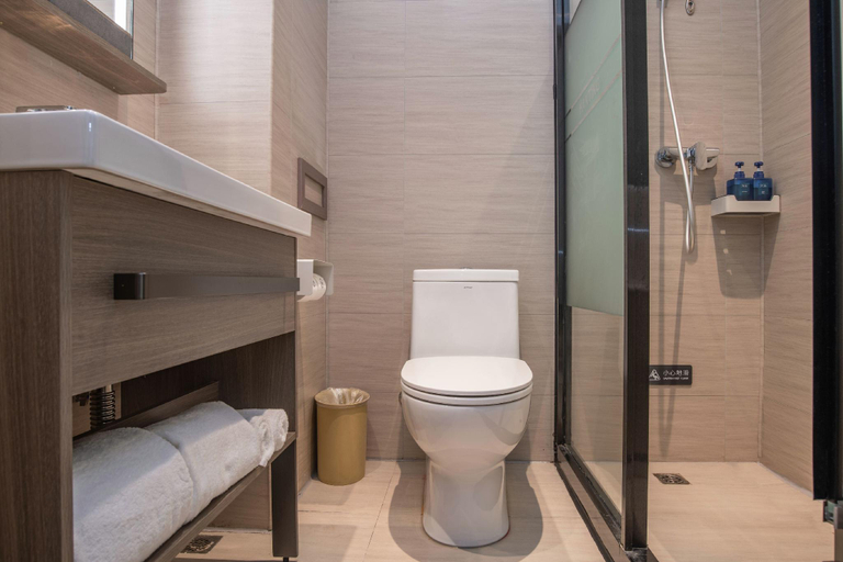 Bathroom 4, Hanting Hotel (Tiajin Jinghai Jingwen Road), Tianjin