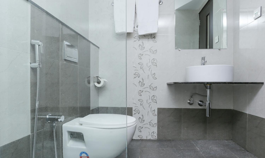 Bathroom 4, Hotel Sunrise Luxury Stays, Chikmagalur