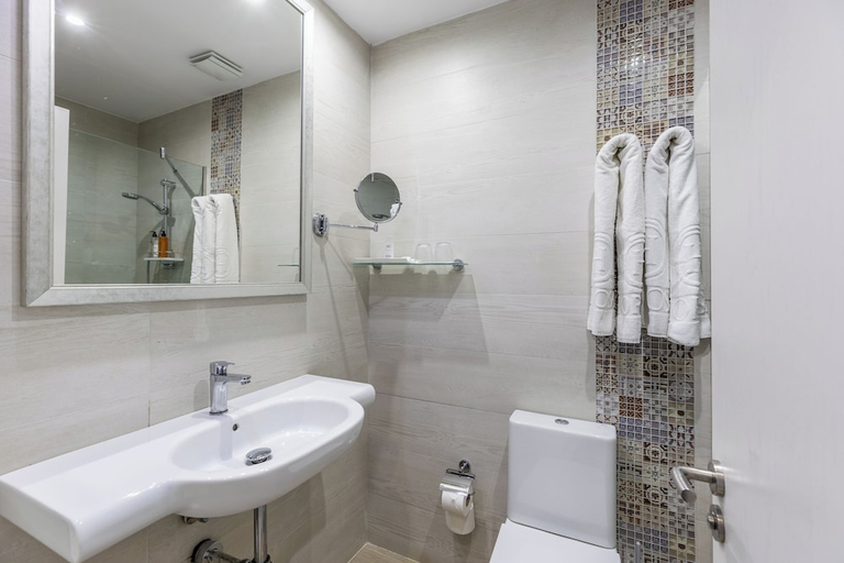 Bathroom 5, Hoposa Hotel Niu, Baleares