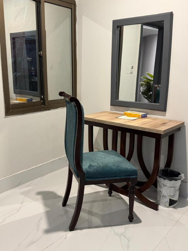 5, Hotel the Jeeven's, Gujranwala