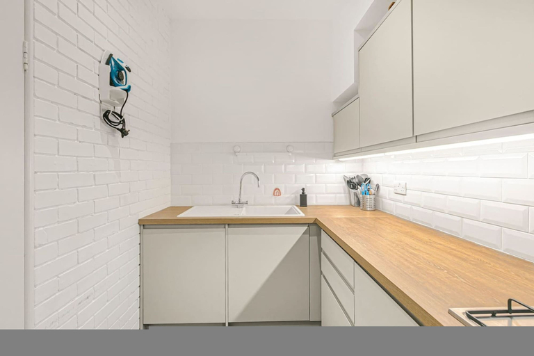 Room 3, 2-bed Gated Home Next To Paddington Station, London